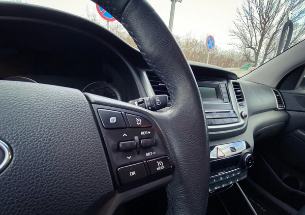 Hyundai Tucson cena 61999 przebieg: 198900, rok produkcji 2017 z Nysa małe 56